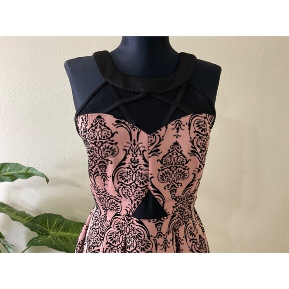 En Focus Midi Dress women’s 4 cocktail party Blush Floral textured design - Picture 2 of 14